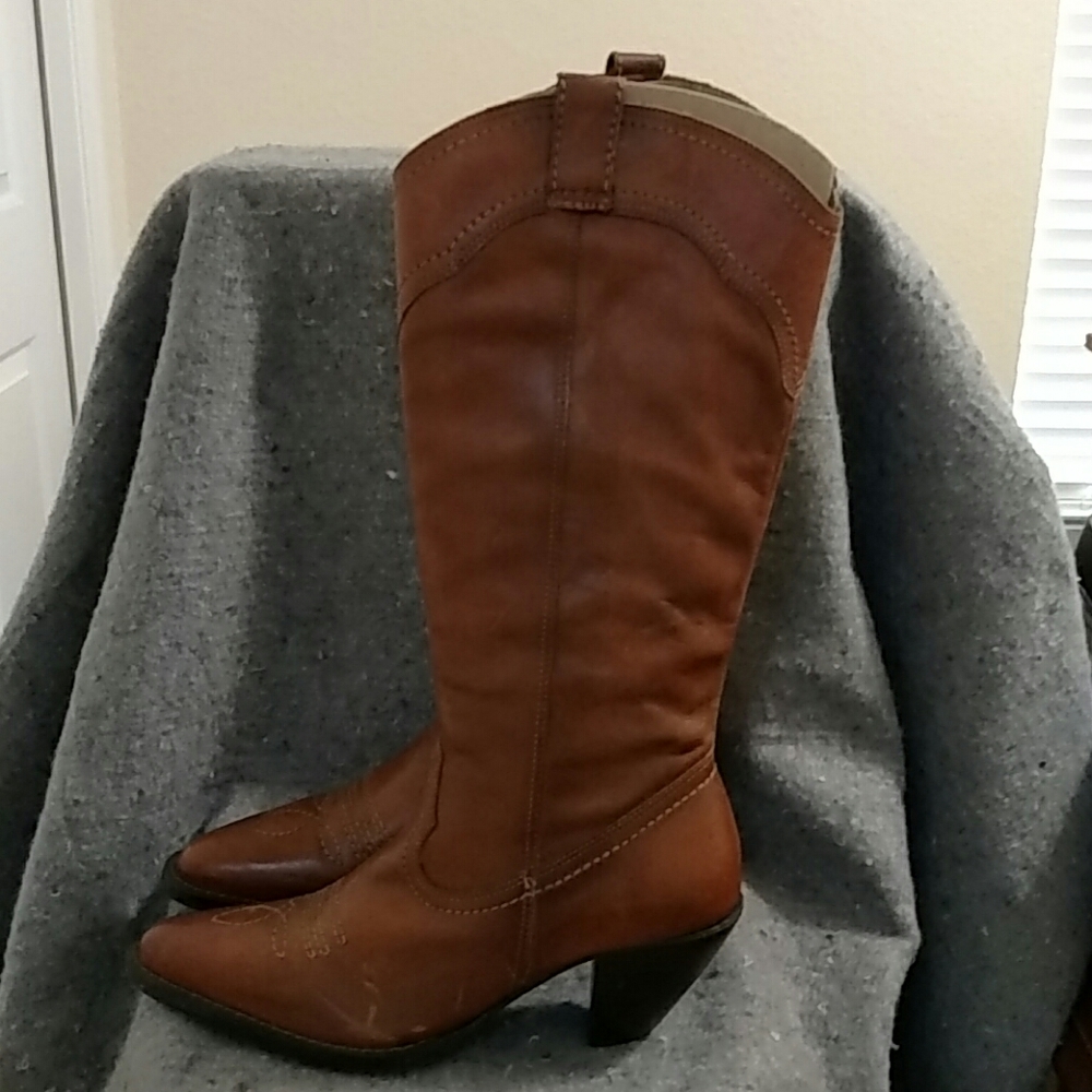Boots - Picture 3 of 5